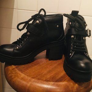 MIU MIU FASHION SHOES, size 37.5 NEW. They look super trendy!